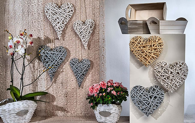 Cuori, palle, corone in vimini